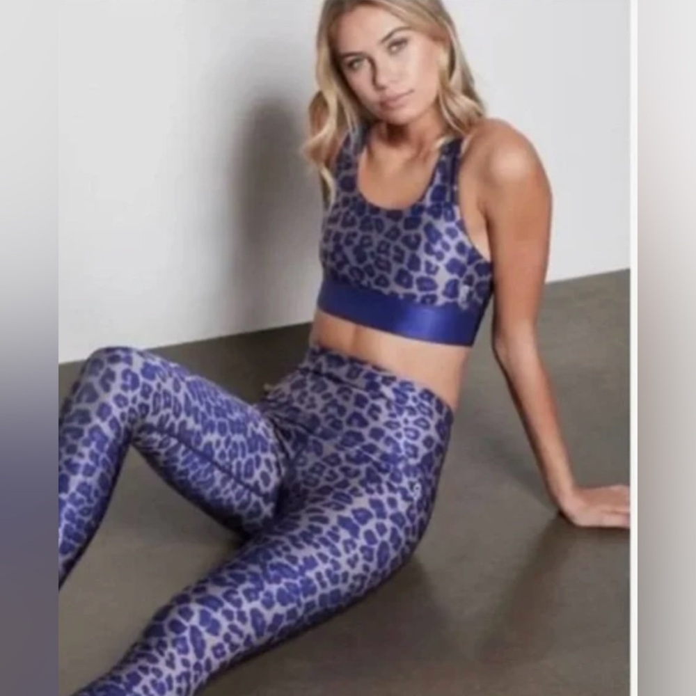 Good American NWOT The Step Bra in Leopard. Size 2. US M. Leggings Size 3.